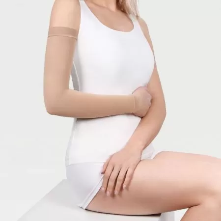 Рукав компрессионный IDEALISTA ID-401 1 класс компрессии цвет карамель 