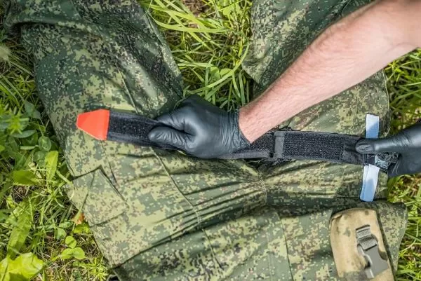 Жгут-турникет крoвooстaнaвливaющий МЕДПЛАНТ ЖК-01 с лентой для фиксации времени, вид сложения 2, артикул 1747