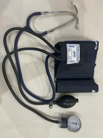 Тонометр механический на плечо AND UA-100 c манжетой 22-32 см и встроенным стетоскопом б/у %