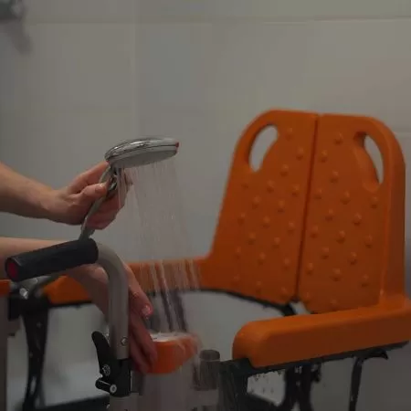 Кресло-подъемник с электроприводом МЕТ LL-220 с санитарным оснащением