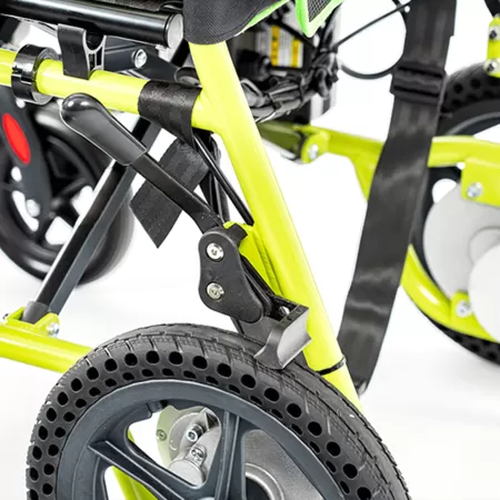 Кресло-коляска с электроприводом MET Compact 15, артикул 20005, суперлегкая, складная, с пультом ДУ для сопровождающих лиц