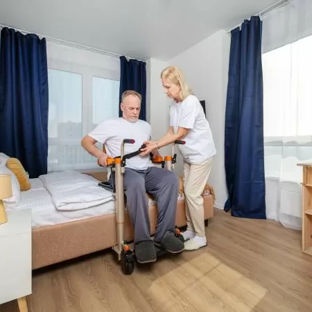 Кресло-подъемник с электроприводом МЕТ LL-220 с санитарным оснащением