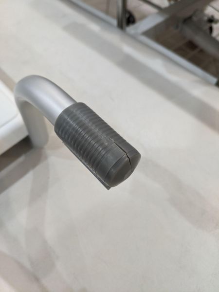 Сиденье для ванны Armed В00650 Доброта, на конце крепления трещина