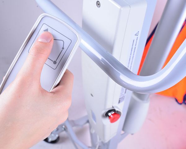 Подъемник для инвалидов Эльбрус ИПП-2Э передвижной с электроприводом 