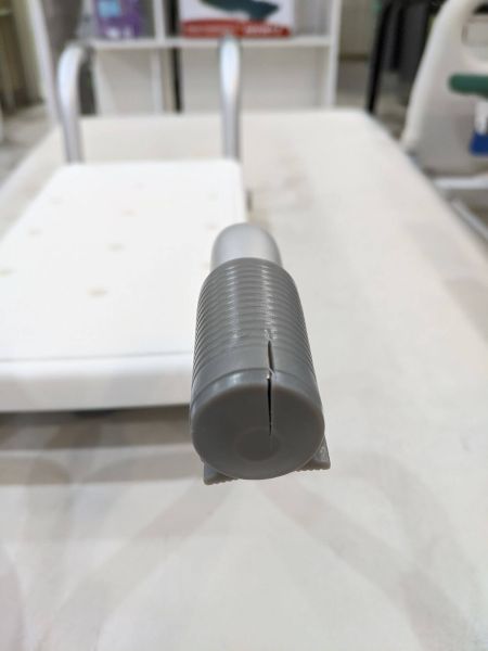 Сиденье для ванны Armed В00650 Доброта, на конце крепления трещина